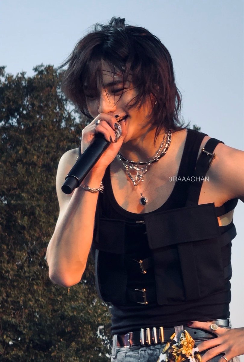 3RAAACHAN's tweet photo. Every time I see this man live I fall for him ngl 😩 https://t.co/Mqw47KXyzm