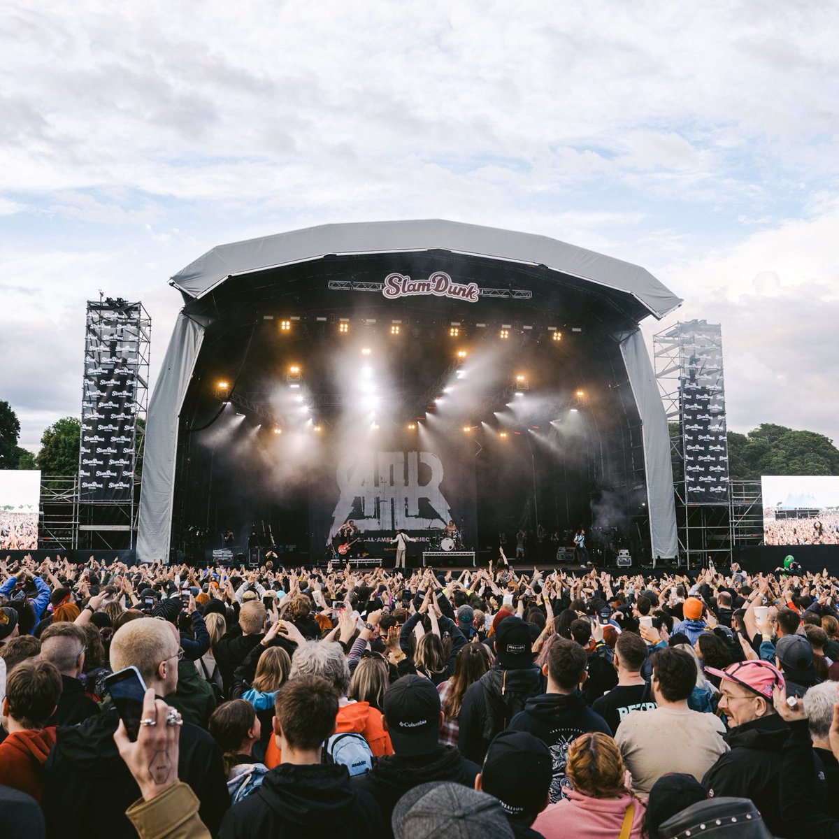 SlamDunkMusic's tweet photo. Complete our quick post event survey for #SDF24 North to be entered into a draw to win 1 of 4 pairs of VIP tickets up for grabs for 2025!
✍️ - https://t.co/TSXG1XIkQz
*Responses must be completed before 23:59 on Friday 26th July. https://t.co/8Ld62PMKjZ