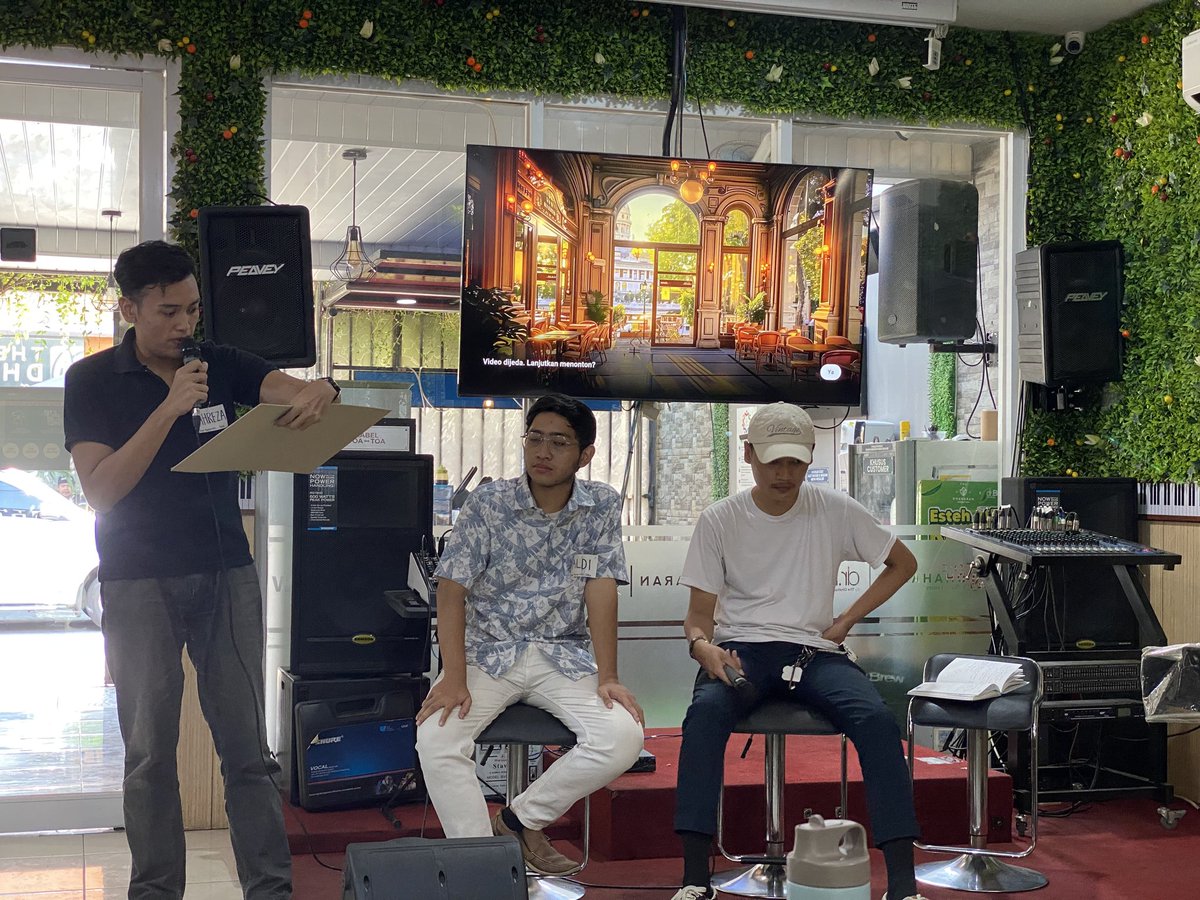 fakbargen's tweet photo. Ngomongin transportasi publik, tata kota, arsitektur, lingkungan hidup sampai campaign soal climate change. Gak ketinggalan bangun networking sama akademisi, praktisi dan aktivis hijau. Dapet insight baru juga gimana caranya ngerintis NGO! Ternyata asyiik juga ya 🌿👨‍🌾🌎 https://t.co/hNmsxN8JyC