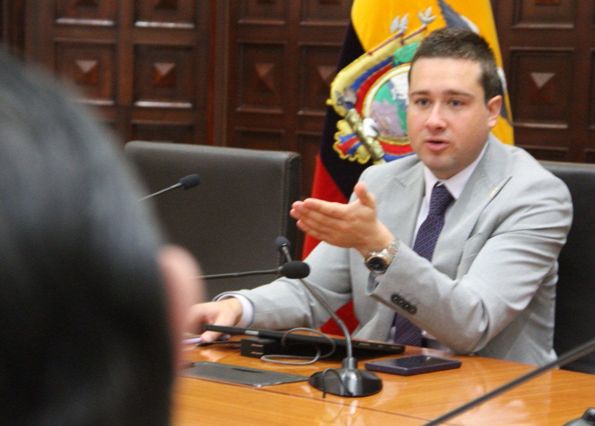 MinGobiernoEc's tweet photo. El viceministro, @etorrescobo, junto al subsecretario de Articulación Intragubernamental, Andrés Vásconez, lideraron la #MesaTécnica con distintos representantes del #PuebloMontubio para trabajar y fortalecer su cultura, identidad y desarrollo productivo.
#ElNuevoEcuadorResuelve https://t.co/E4Jz3T1Wcy