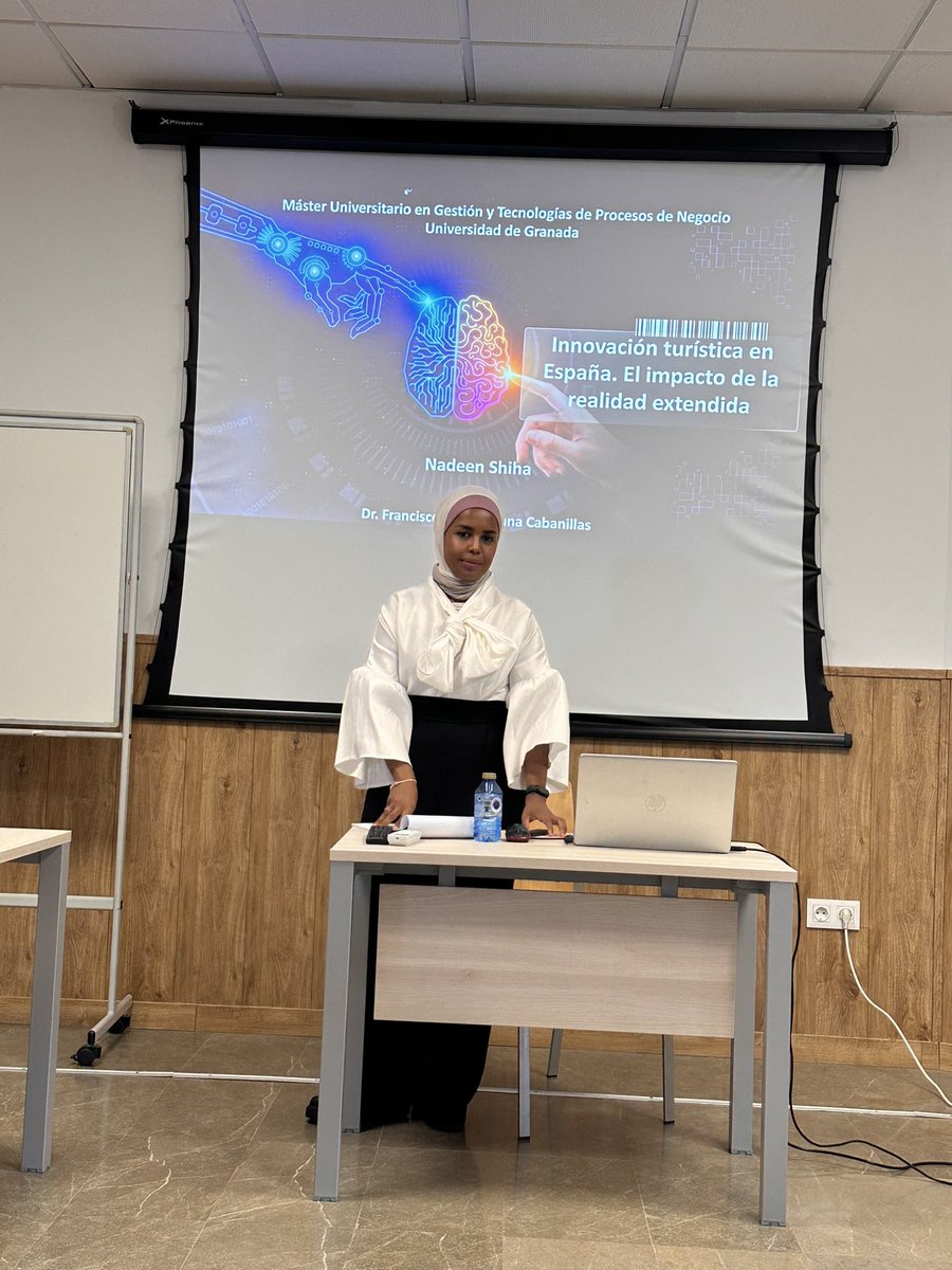 dodebest's tweet image. I am so proud of you Nadeen 🎉 Congrats on your outstanding achievement. Wishing you all the best for the future and all its challenges and opportunities. 👏                                                    #AI @CanalUGR