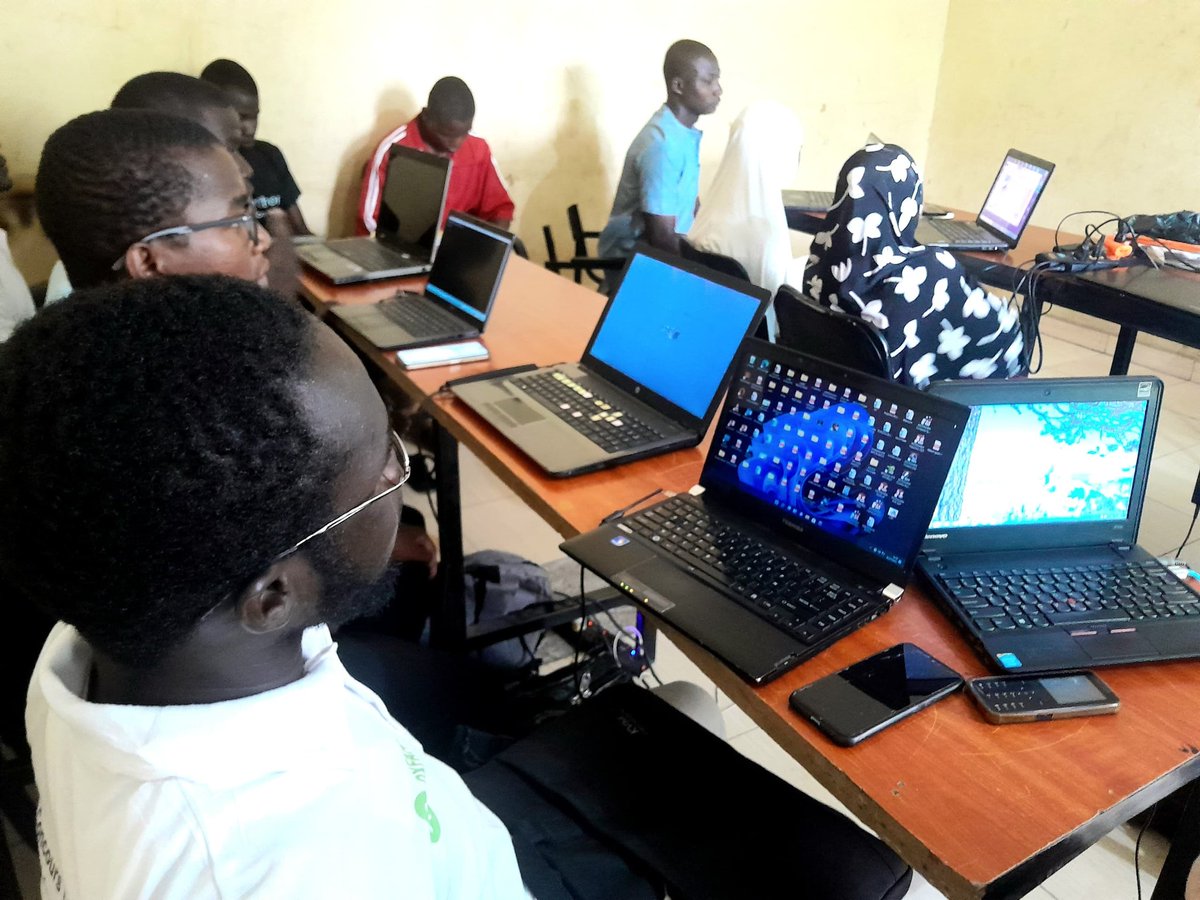 PythonNiger's tweet image. Jour 2 de la formation python Niger dans notre mission de former 1500 jeunes nigériens au langage de programmation. Maradi Cohort 2024 Session.
#Python #PyNE #PythonNiger #PythonNigerCommunity #Coding #programming