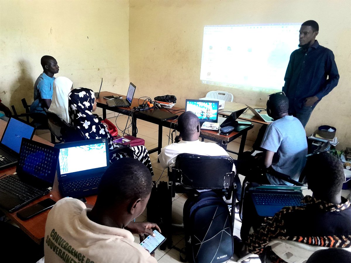 PythonNiger's tweet image. Jour 2 de la formation python Niger dans notre mission de former 1500 jeunes nigériens au langage de programmation. Maradi Cohort 2024 Session.
#Python #PyNE #PythonNiger #PythonNigerCommunity #Coding #programming
