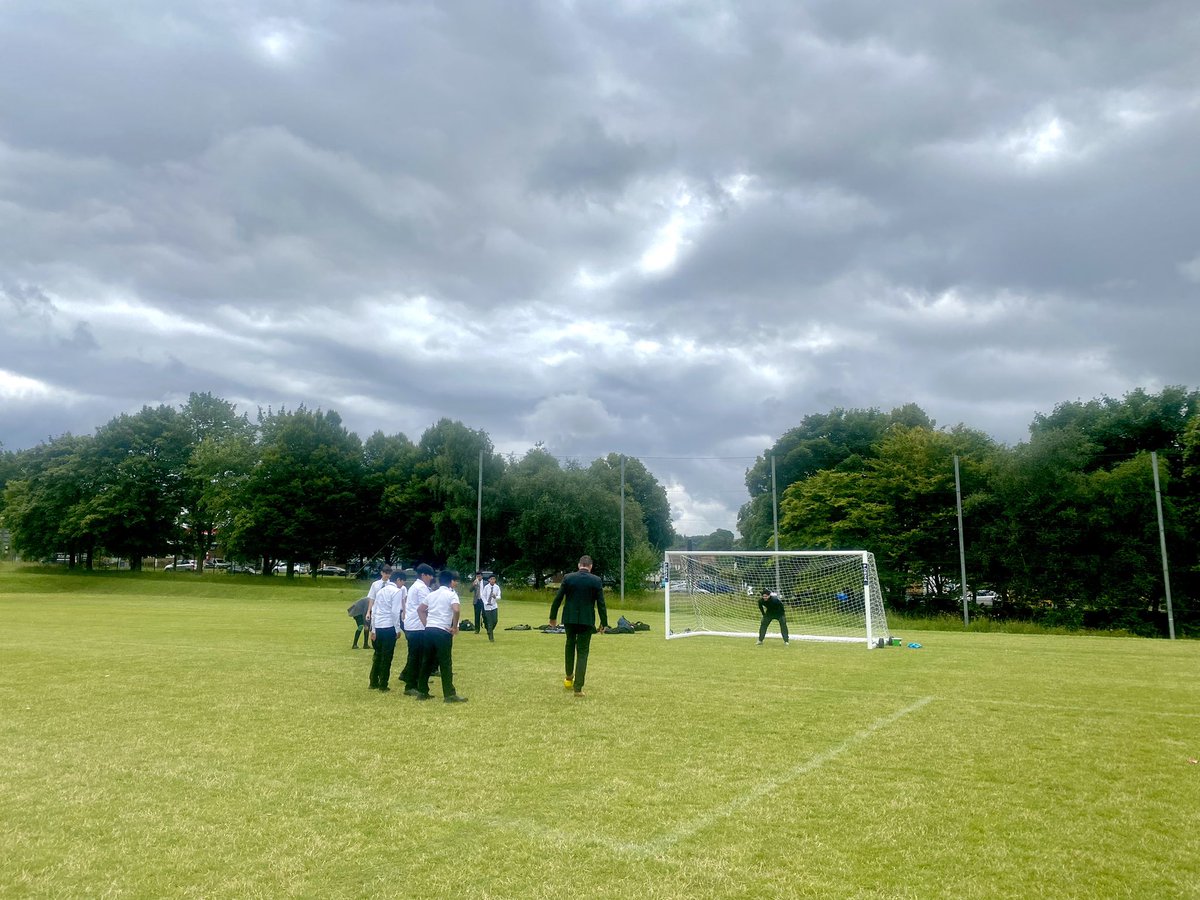 Day 1 of the Penalty Shootouts in hopes to raise money for <a href="/LandDHospital/">Luton and Dunstable University Hospital</a> Little Feet Appeal. Thanks @EnglishHaris for being a terrific goalie and <a href="/markmailer/">Mark Mailer</a> for giving an attempt (or two)! And thanks @sabhaze for popping down today! <a href="/BHN_Charity/">Bedfordshire Hospitals NHS Charity</a> <a href="/ChallneyBoys/">Challney Boys</a> <a href="/MissHKhan_/">H Khan</a>