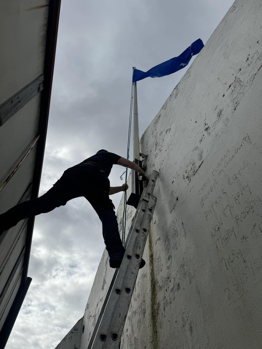 JamesConno23131's tweet image. Republican Socialists in Derry removed the imperialist Spanish flag from the iconic free Derry wall and replaced it with a starry plough today. 💪🏼🚩