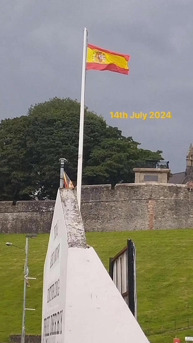 JamesConno23131's tweet image. Republican Socialists in Derry removed the imperialist Spanish flag from the iconic free Derry wall and replaced it with a starry plough today. 💪🏼🚩