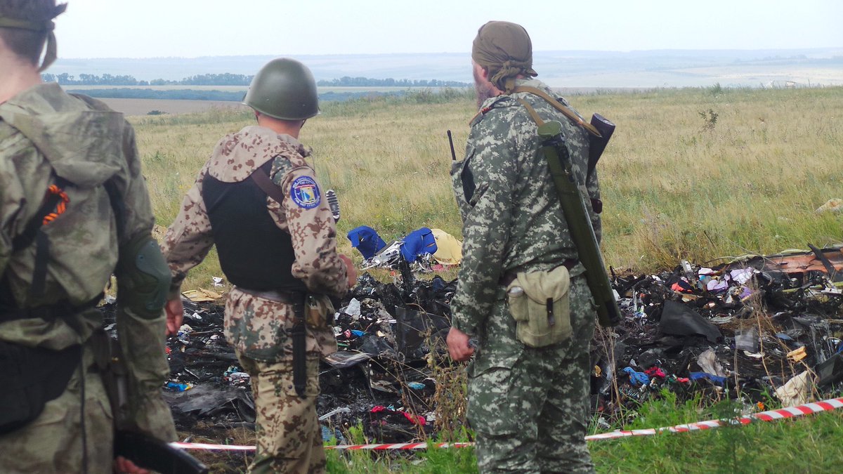 JeroenAkkermans's tweet photo. #MH17. Een terugblik van collega @BlackberryRTL tien jaar na dato. En nog steeds is het verhaal over het neerhalen van vlucht MH17 niet te harden. Rusland blijft tot op de dag van vandaag betrokkenheid ontkennen. https://t.co/wkf1qQf91w https://t.co/g6KwIuRDuM