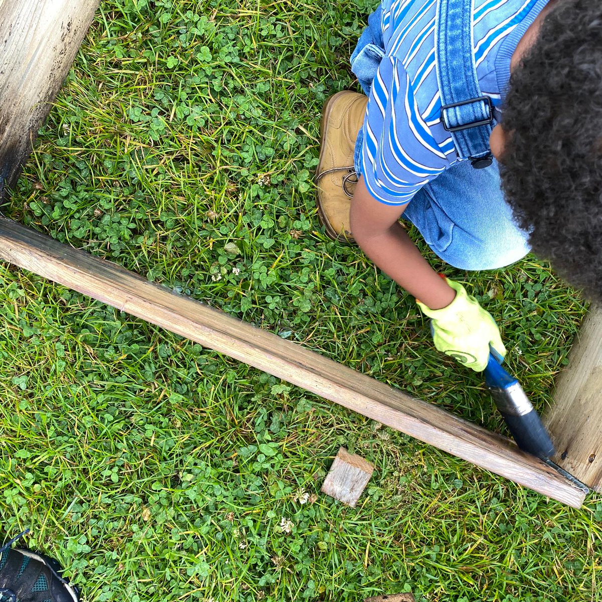 fruitnutvillage's tweet photo. We were @sparkgreenpark today carrying out some bed construction and planting. #PostcodeGardener #BalsallHeath https://t.co/1DakuOnWwZ