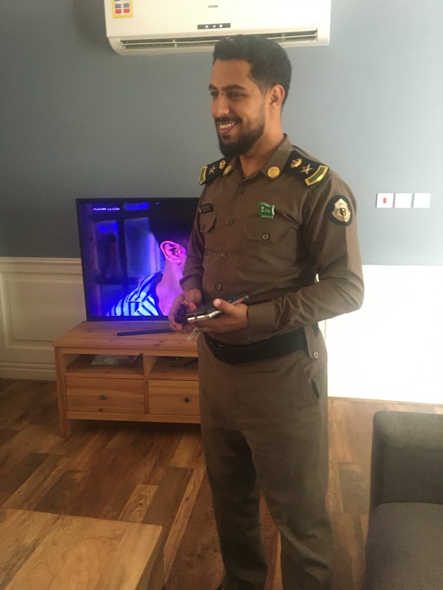 ghamdi_11's tweet photo. بسم الله الرحمن الرحيم. 
بعد عون الله وتوفيقه:
تمت ترقية الإبن #المقدم  هاني علي محمد الغامدي إلى رتبة #عقيد جعلها الله عوناً له على طاعته وحسن عبادته وخدمة وطنه ومليكه. وإلى مراتب أعلى بحوله وقوته
￼ https://t.co/3uOBUB90Qb