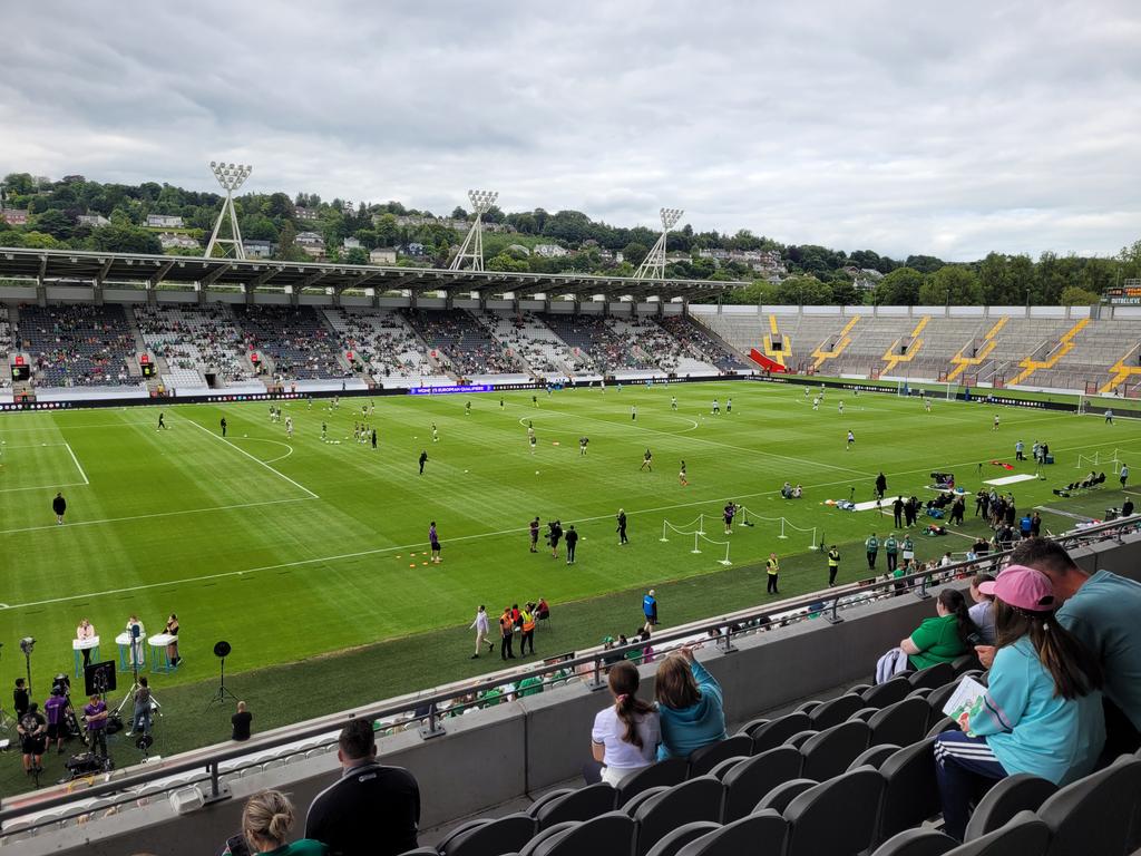 kencottermusic's tweet image. Come on you girls in green... 🇮🇪 #COYGIG #Cork