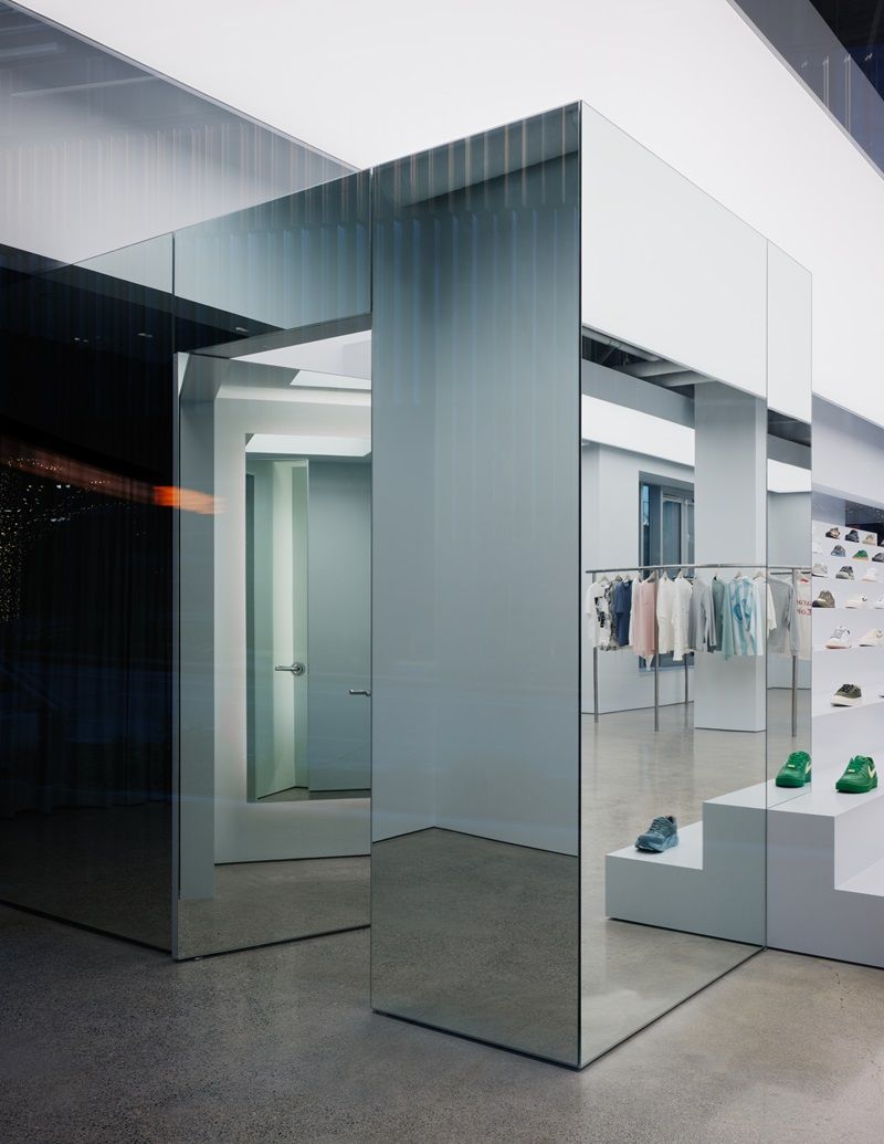 El estudio estadounidense Heliotrope Architects diseña en la ciudad de Seattle el nuevo espacio de la tienda multimarca Likelihood. 

buff.ly/4f7KuwH