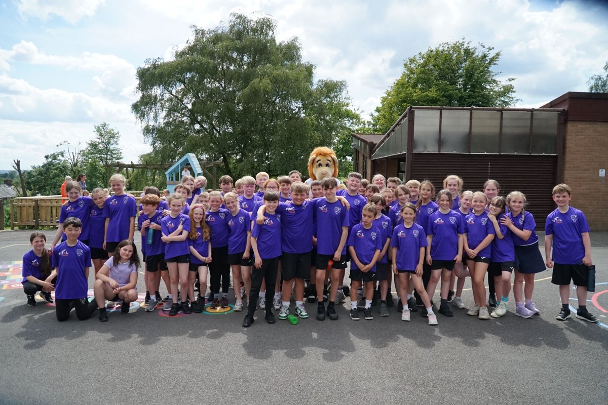 OfficialBWITC's tweet photo. Last week we hosted a #PLPrimaryStars Wellbeing Day at @edgworthprimary 🙌

Organised in partnership with @VitalEnergi, members of our team lead Y4, Y5 &amp; Y6 pupils through wellbeing workshops tackling nutrition, mental and physical health 💪

#BWitC | #PLPS | #BWFC https://t.co/CQS6FtLHsp