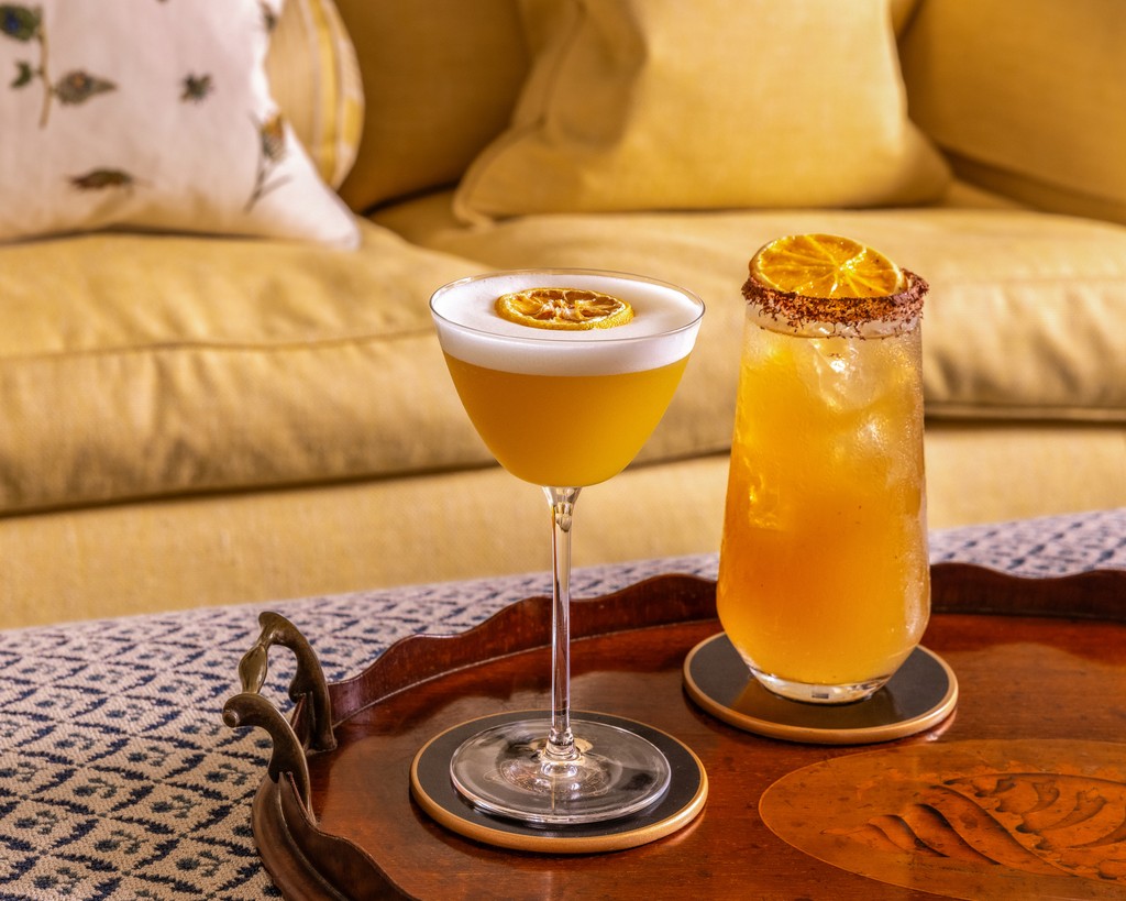 Kinross_House's tweet photo. Refreshing and utterly divine 🍹

Handcrafted with the freshest seasonal ingredients from the Estate Kitchen Garden and the perfect companion to a sunny evening in the Ladies Sitting Room. ☀️🌿

#KinrossHouse #ExclusivelyYours https://t.co/2FHvz6Cy4Q
