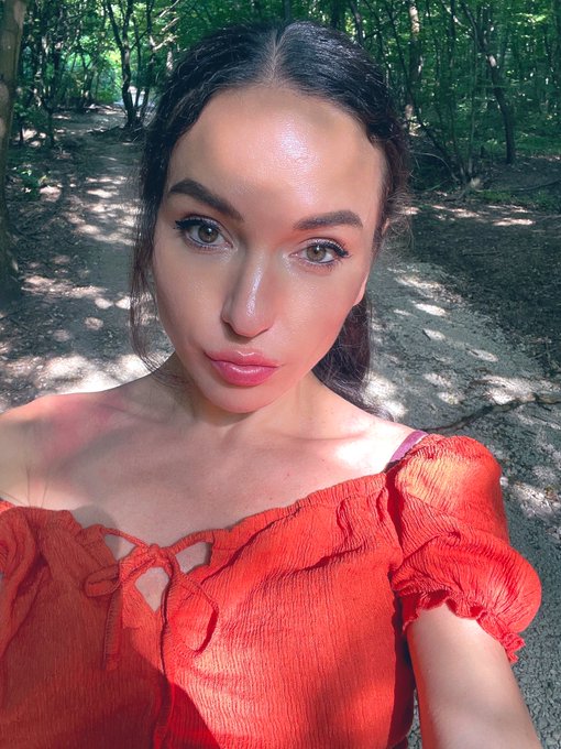 Hiking n the forest today 🥾🌳🧡 would you like to have picnic with me? 😜 https://t.co/WbyUsIlxhG