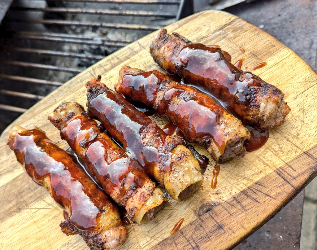 jayclark0106's tweet photo. Oh Hello 😍 #TikiBBQ over Wood #ShotgunShells 😋🔥🔥 https://t.co/PYZXrQibly
