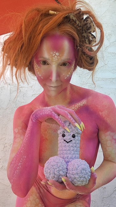When your friend @LittlebitLizbit gifts you a cute toy while getting painted 🎨@ALittleArtistry https://t<a class="tags" target="_blank" title="On Twitter" href="/?out=eyJ0eXAiOiJKV1QiLCJhbGciOiJIUzUxMiJ9.eyJpYXQiOjE3MjI1ODIyODMsImlzcyI6InR3cG9ybnN0YXJzLmNvbSIsIm5iZiI6MTcyMjU4MjI4MywiZXhwIjoxNzU0MTE4MjgzLCJyZWRpcmVjdF91cmwiOiJodHRwczovL3R3aXR0ZXIuY29tL0xpdHRsZWJpdExpemJpdCJ9.TXOW6XWFXkjUq4py-b1Bp4n-BTpanOCvPjE8YB-T038M1zOLM7-EU48MZ2vfljzlGTCepg-84au6uZuA4PM8jQ">@LittlebitLizbit</a><a href="/tag/mvsales"class="tags"><span>#mvsales</span></a>