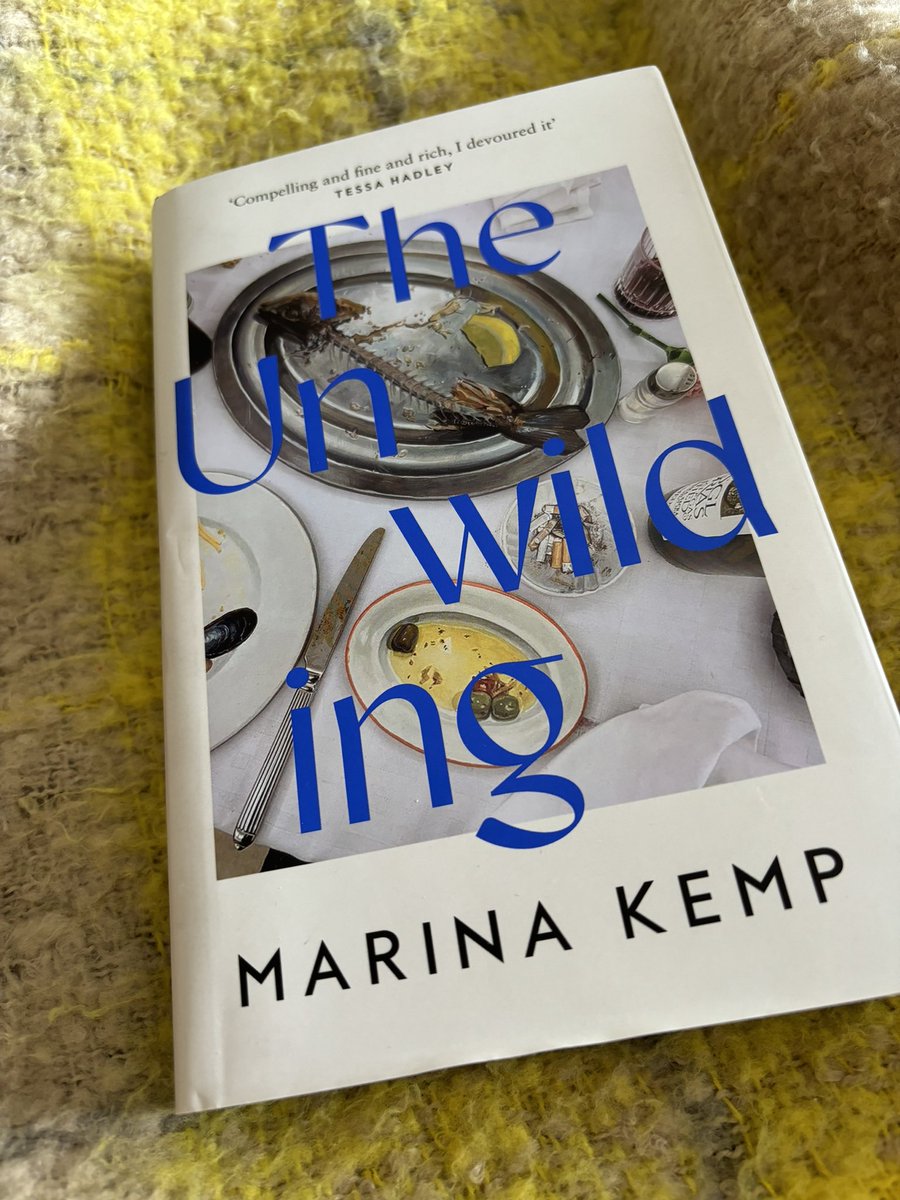 Happy Tuesday #BookTwitter entranced by this book very much in awe of the writing 🥰 pulled in from the first page we meet Z &amp; N &amp; meet a flurry of characters all situated in a beautiful hot place 🌞 I am sitting at each table and watching them all perform <a href="/MarinaKempPull/">MarinaKempPull</a> 👏👏👏