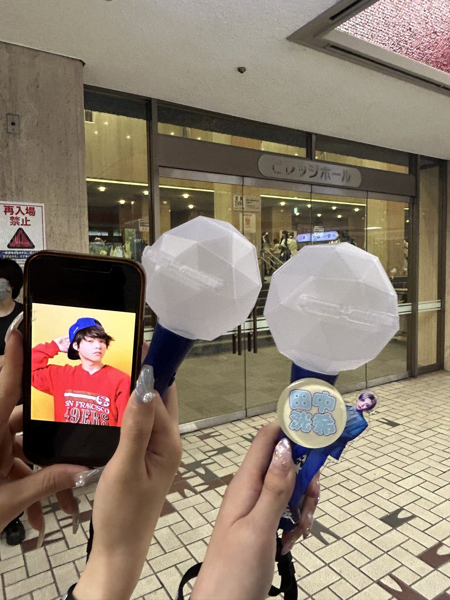 ponsuke132's tweet photo. MIXTURE名古屋〜🫶🏻
ゆめちゃんの安定の席運のおかげで2人とも幸せいっぱいすぎた😭💗
こきちゃってずっとばぶちゃんだと思ってたのにサラスト爆イケお兄さんで困った🥲
久しぶりに前髪ありこきちゃ生で拝めて眼福でした、、、！
そごたんのサインも引けて強かった〜！笑 https://t.co/MwjyaUn2l4