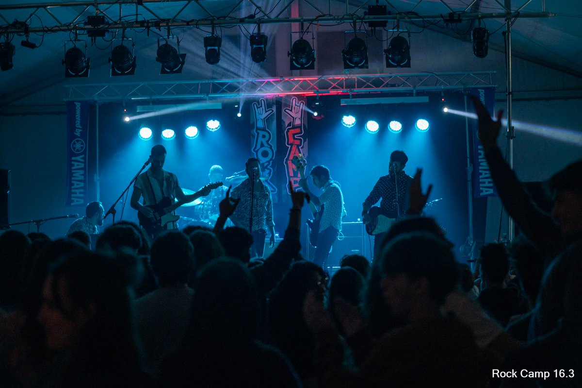 RockCampES's tweet photo. Anoche tuvimos el placer de poder disfrutar del concierto de @calibre91_oficial, que vinieron a darnos una buena dosis de Rock 'N' Roll nacional. Hoy tenemos ya la #MiddleJam, así que es el turno de nuestros acampados de #rockcamp163. ¡Qué ganas!
#rock #musica #concierto https://t.co/xdrrLnQIgS