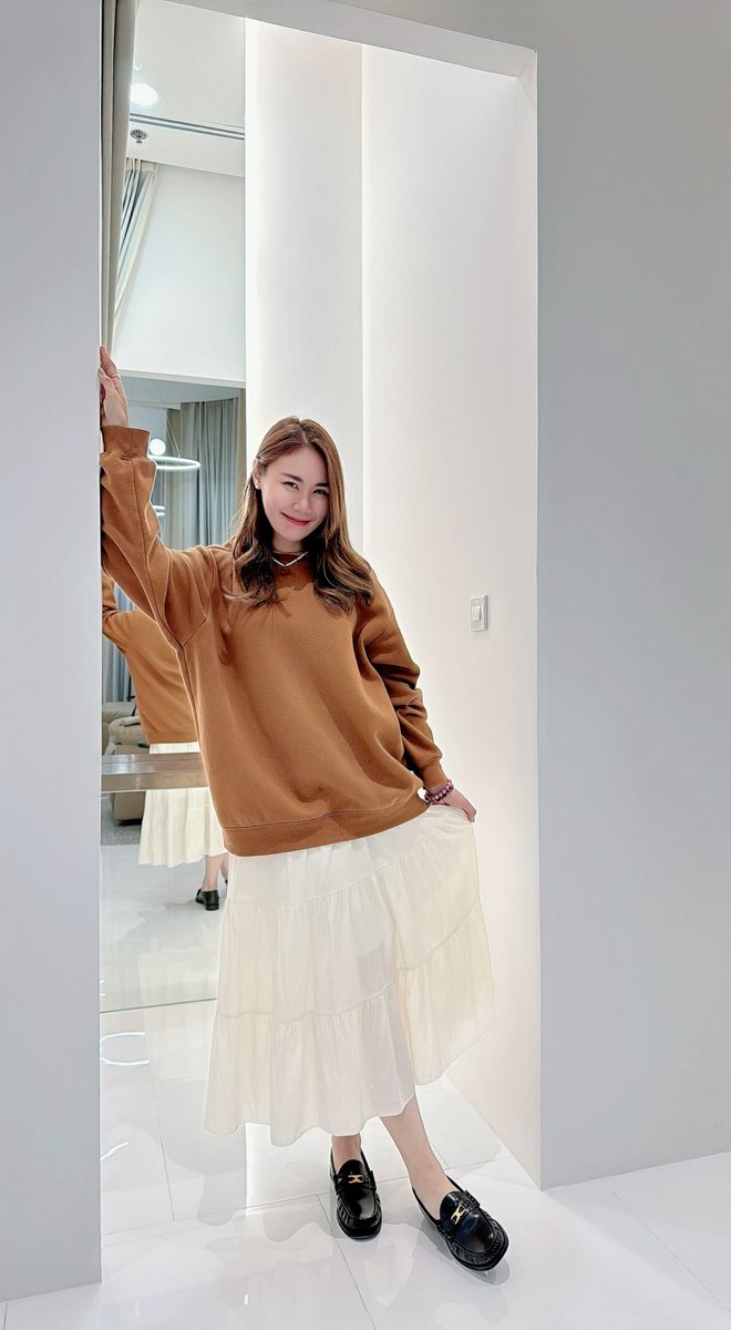 JUNEJUTAA's tweet photo. THE RITZ มาเยือน ไม่สะเทือนได้ไง555#theritzclinic https://t.co/EwQOqxBxlA