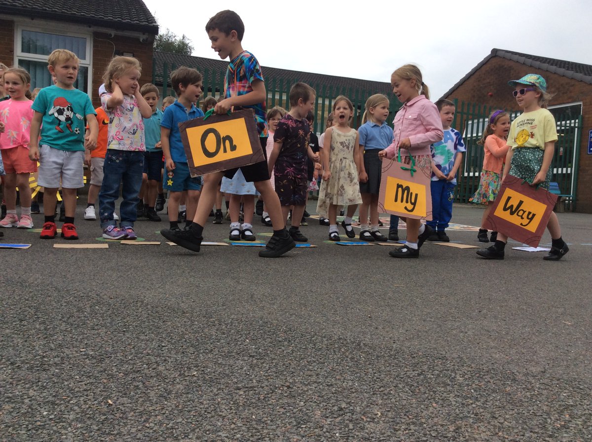 AppleySaintsCE's tweet photo. Our fantastic EYFS and KS1 children sang beautifully during the Summer Sing! Well done to all the children and thankyou to everyone who came and supported it! #abasmus #summer @FriendsPrimary @ShevCommunity @WigToday @WN6_Mums https://t.co/9Utue39k4C