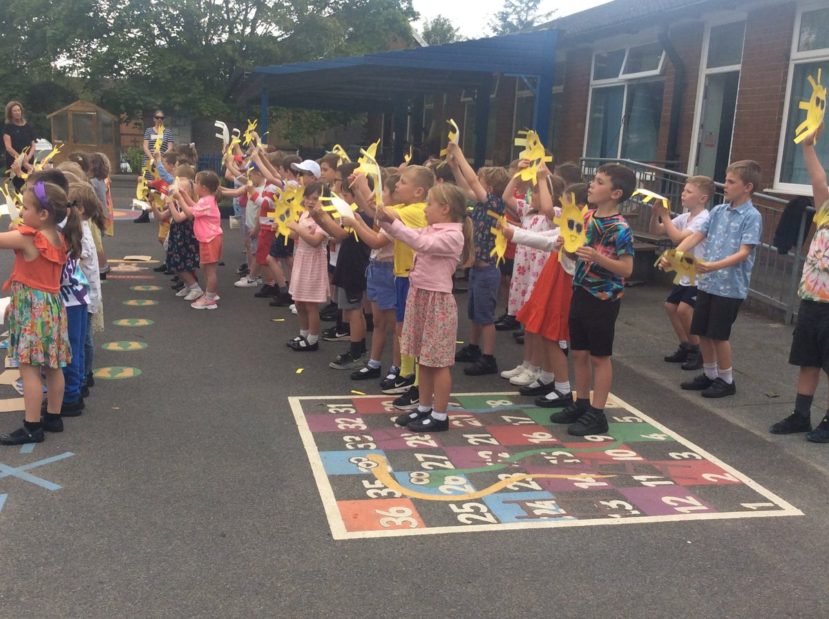 AppleySaintsCE's tweet photo. Our fantastic EYFS and KS1 children sang beautifully during the Summer Sing! Well done to all the children and thankyou to everyone who came and supported it! #abasmus #summer @FriendsPrimary @ShevCommunity @WigToday @WN6_Mums https://t.co/9Utue39k4C
