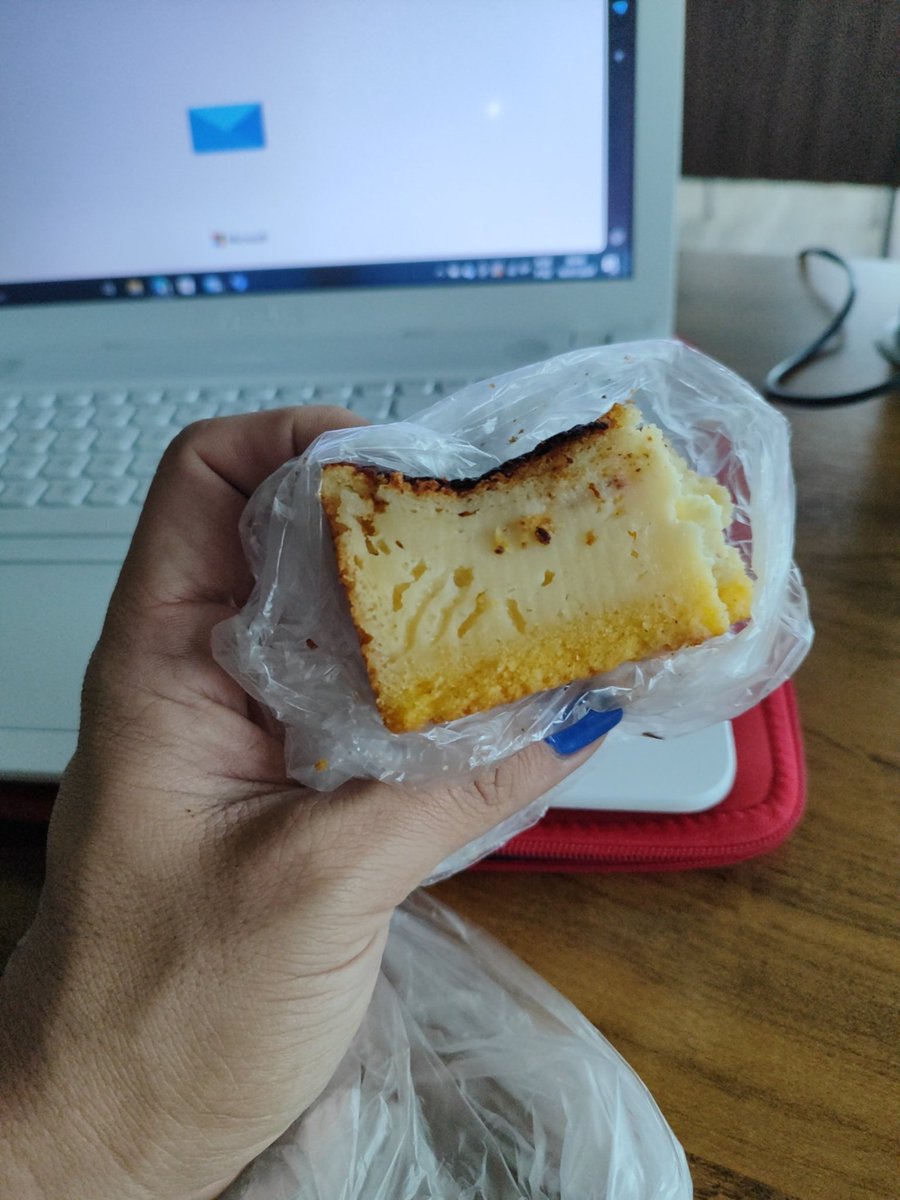erickacuzziol's tweet image. Ser brasileiro é poder comer bolo de fubá cremoso
🥹