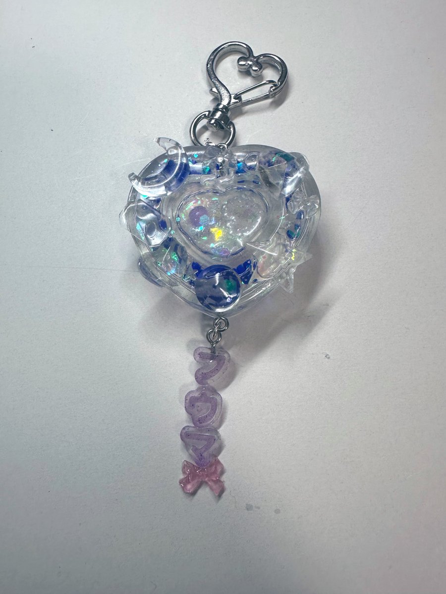 doremi__sub's tweet photo. 最近趣味、ハンドメイド再熱なんだけどいよいよおばさん？アクセサリー、レジン、透明トレカ、アクキーオールマイティになんとなく出来るんだけ需要ないすか💧💧 https://t.co/nV0zCpXhFC