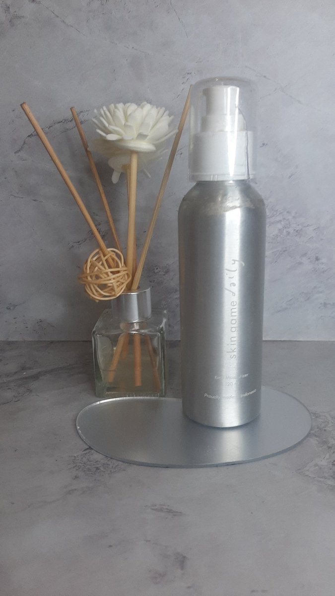 fahmimyong98's tweet photo. Your Basic skincare expert
Alhamdulillah akhirnya bisa juga cobain varian moist gemtong skingame yang udah reformulasi,udah cobain yang kind cream semoga yang watery ini cocok juga. Review soon #aamiin #yourbasicskincareexpert #skingame https://t.co/sFC7SBjLOM