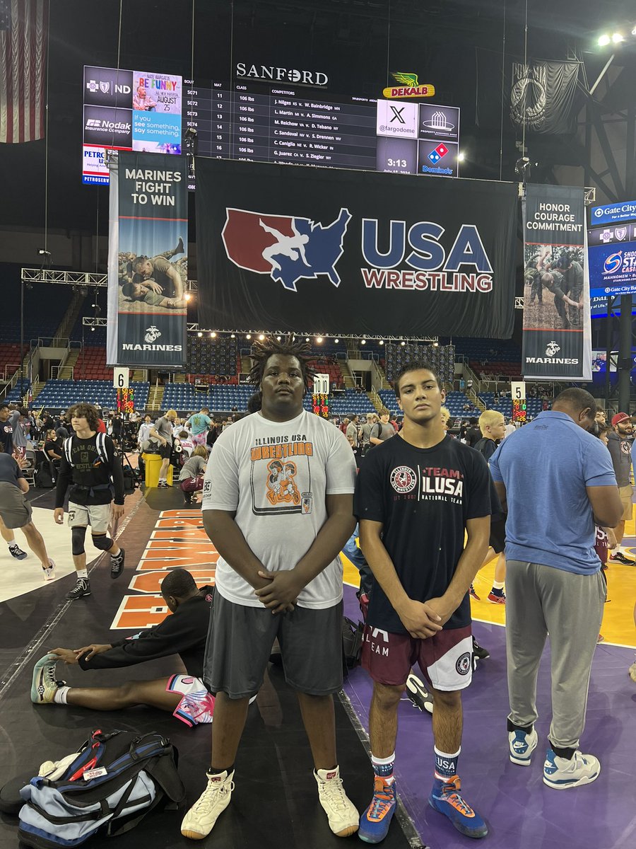 Wildkits advanced to day 2! Jeremy went 1-0 with win over New Jersey, Rodrigo is 2-1 with wins over California and Oregon, loss to #5 seed from NJ. Good luck today ETOWN wrestlers, so proud of you. Team Illinois
