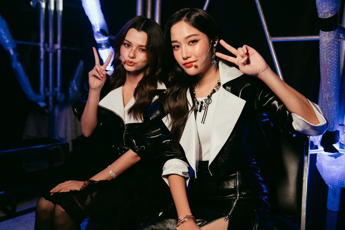 Velcurve_Prod's tweet photo. ภาพบรรยากาศสุดสนุกสนาน 🪸🚀📸👩🏻‍🚀#Uranus2324FanconD1 ✨

#Uranus2324FanConLiveinBangkok 
#Uranus2324xFreenBecky
#VelCurveStudioXFreenBecky 
#FreenBecky #ฟรีนเบค
#Uranus2324FanCon https://t.co/0yvcj4Ognz