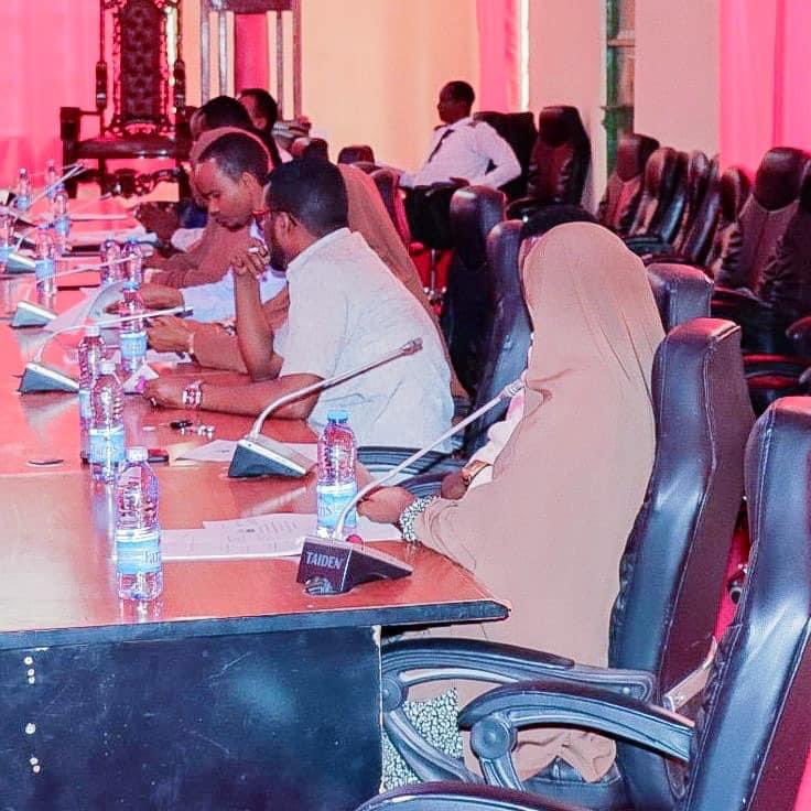 AlmamyMoha_'s tweet photo. Update: Wajir Governor Impeachment motion not laid. Small section of MCAs protested against the motion. House postponed till tomorrow 9:00am
@AbdulAbbey1 @MissyMoha @MunaMunahamed @BulleJR3 @AbdihakimKeinan @MrOyow
#Maandamano #JirMustGo #RutoMustGo #OccupyEverywhere https://t.co/5Sky7hkWZK