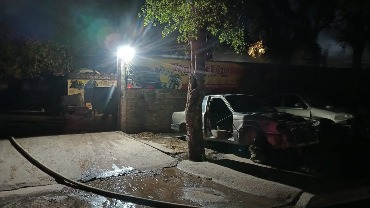Riodoce_mx's tweet photo. #Culiacán | Un #incendio se registró ayer lunes en un #yonke de la colonia La Costera, de esta ciudad de Culiacán, sin que resultaran personas lesionadas. https://t.co/WPUCoPsrMw https://t.co/qXUD4k4cJA