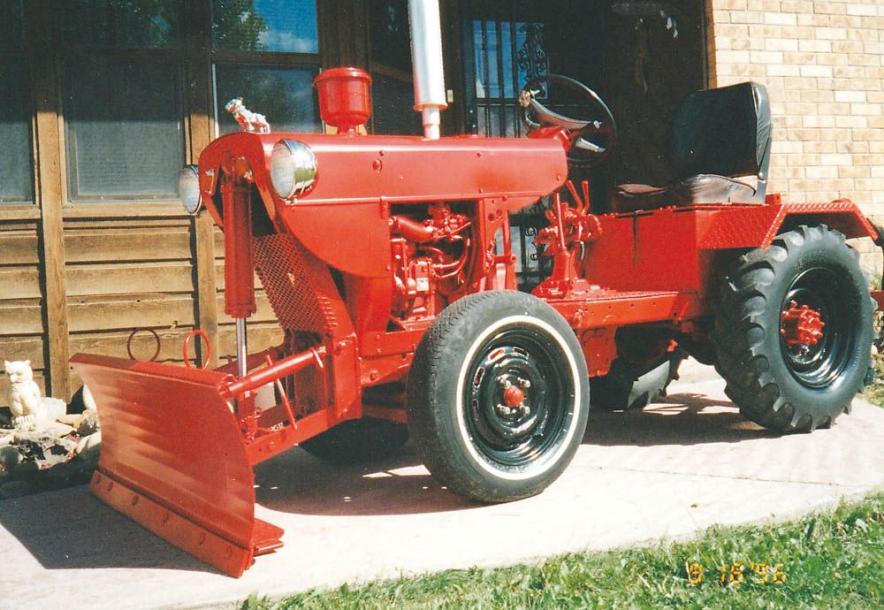 FarmShow's tweet image. Herb Lowe and his son Steve built a custom tractor nearly 40 years ago, and Herb says it’s still “paying me back for treating it right and keeping it inside out of the weather when I’m not using it.” #homebuilt #tractor #madeitmyself farmshow.com/a_article.php?…