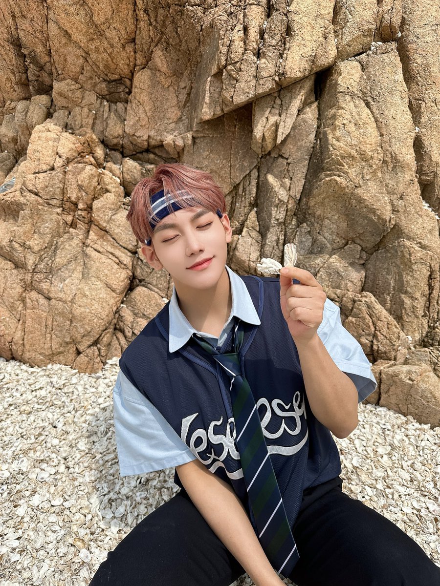 WAKER_official's tweet photo. vanilla choco shake 마니마니 들어주세범💙

#WAKER #웨이커 #ウェイカー
#세범 #SEBUM #セボム https://t.co/iX9OdR2lQe