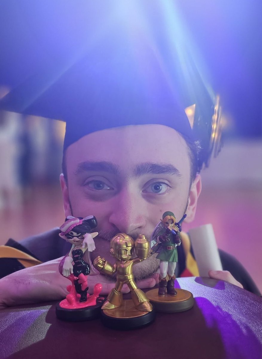 TomLegend101's tweet photo. Graduation? Completed it mate. 😎💙🎓🎬
#GRAD24 @NorthumbriaUni #IAmNorthumbria #TakeOnTomorrow https://t.co/zZmPMaz68D