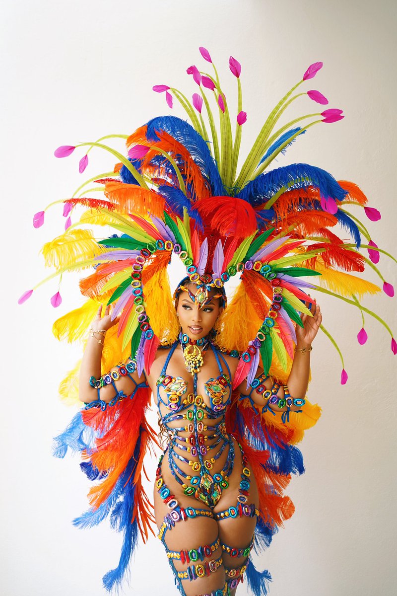 ChloeBailey's tweet photo. queen of hearts for carnival!!!! my favorite time of year https://t.co/wLCpfyylXt