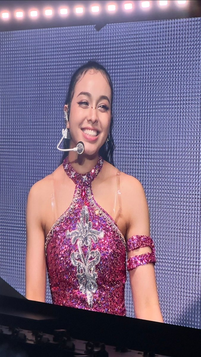 savannasgf's tweet photo. DAY 16 : favorite savanna hairstyle
I fear her stylist ATE with this one
#CountdownTo18 #MonthofSavanna #savannacollins #VCHA https://t.co/shsh8SGyHt