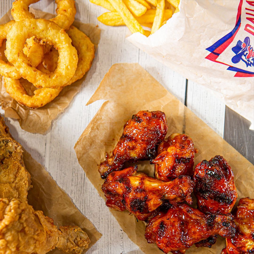 DallasChickenUK's tweet photo. What better way to enjoy BBQ season than with some finger-licking BBQ wings? 🔥🍗 

#DallasChicken #DallasChickenandPizza #HalalFoodie #HalalUK #Londonfoodie #londonfoodblogger #foodieuk #ukmeat #londonfoodblog #londonfoodguide #londonfoodscene #londonfoodbabes #londonfoodspots https://t.co/5izMzlVdUU