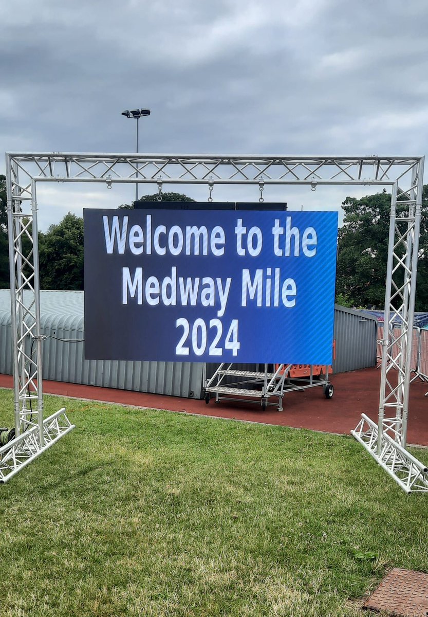 HolcombeHC's tweet photo. THREAD: Thank you to @MedwaySport for inviting Holcombe HC to attend our debut Medway Mile event, and promote what we have to offer to the wider Medway community at Holcombe Park 🏑 [1/5]

#SummerOfHockey #EverydayActive #IncredibleHolcs #BackToHockey #PickUpAStick #Paris2024 https://t.co/0hPQgsyb4E