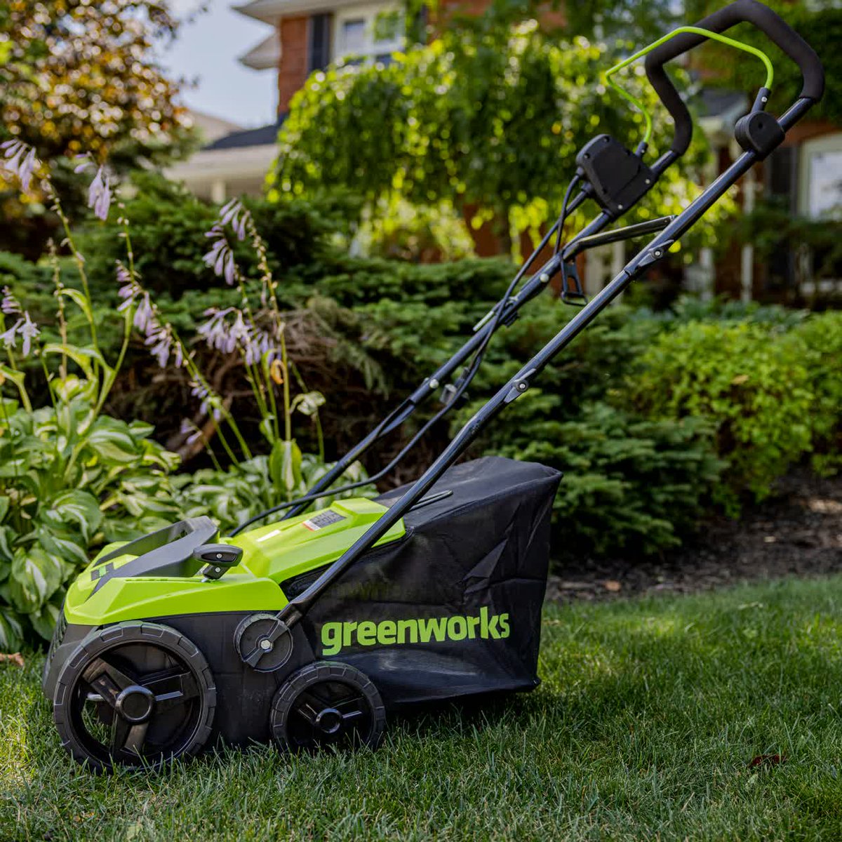 gwtoolscanada's tweet image. We know it's summer, but our top-selling dethatchers are on sale now, and they sell fast! Grab one at a great deal to get your lawn fall-ready before they’re gone! 

#gogreen with #greenworks #lawncaremadeeasy