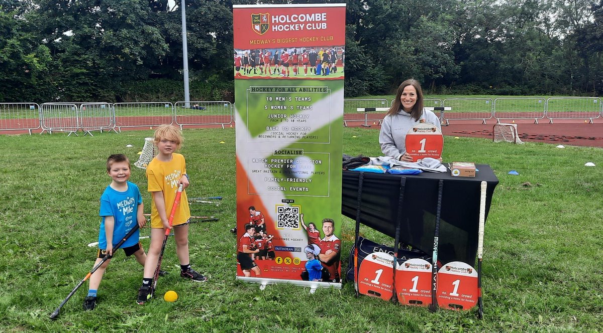HolcombeHC's tweet photo. THREAD: Thank you to @MedwaySport for inviting Holcombe HC to attend our debut Medway Mile event, and promote what we have to offer to the wider Medway community at Holcombe Park 🏑 [1/5]

#SummerOfHockey #EverydayActive #IncredibleHolcs #BackToHockey #PickUpAStick #Paris2024 https://t.co/0hPQgsyb4E