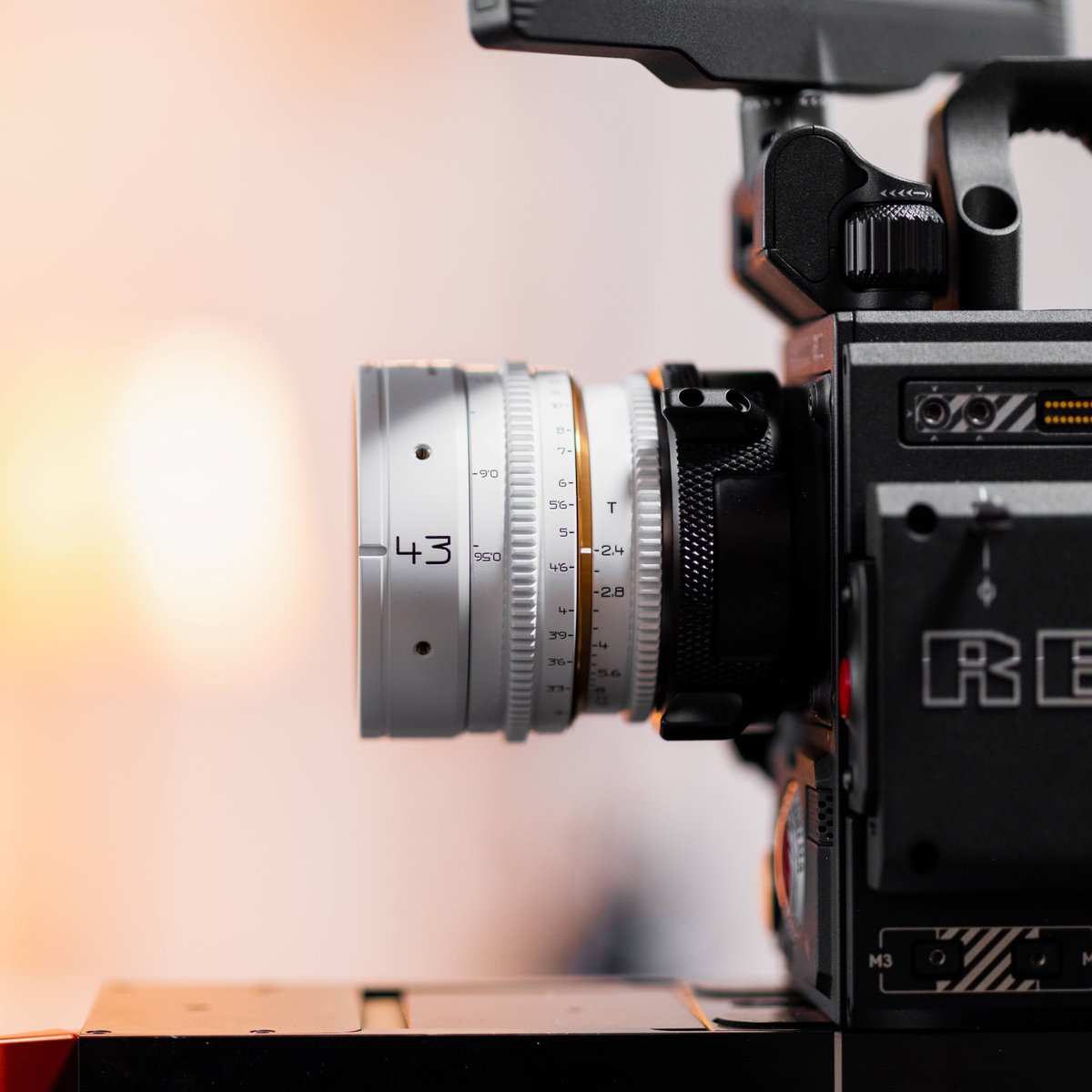 DuclosLenses's tweet photo. Keeping it short and sweet with the APO mini primes by Dulens. Available through our shop in three different colorways.
#DuclosLenses #Cinematography ##CineLenses #Cinematographer #StayFocused #dulens #cinelens #primelens #redkomodo #filmmaker #filmmaking #miniprime #redcamera https://t.co/Y2B2Tjisju