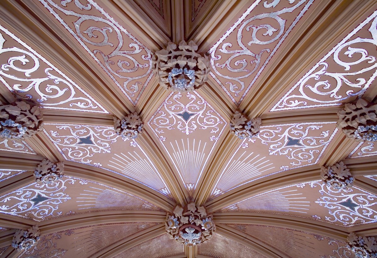 CLA_1976_'s tweet photo. Our journey at St. Anne's Church consisted of analysis & #restoration. From #polychroming to #gilding, #stenciled borders to freehand flourishes, it's a testament to the revived history.
#liturgicalart #silverleafing #churchrestoration #churchdecoration #sacreddecoration https://t.co/NdviiSFpcy
