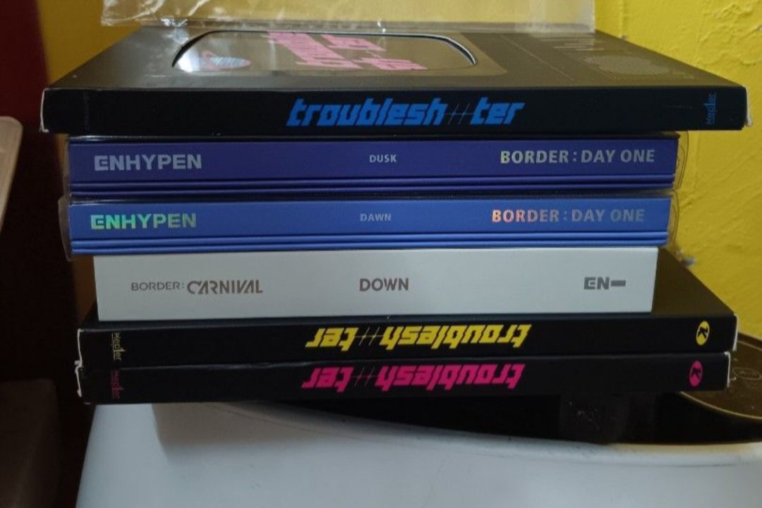 JQHcomms's tweet photo. lf wts
enhypen: border: carnival (w/POSTER)
enhypen border: day one SET (unsealed)
enhypen dimension: senkou (unsealed)
kep1er troubleshooter SET (FULL INCLUSION w/pc)
enhypen carnival weverse POB
TAKE ALL FOR 1200 ONLY! 

mop: gcash, preferably meet up if near
mod: j&amp;t, lalamove https://t.co/CBIPlSd2zY