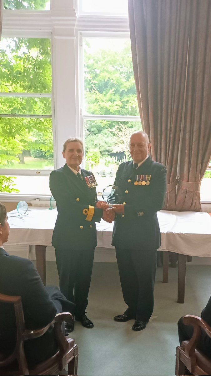 geraldrv101's tweet photo. Well done, Leading Hand Deck Steve Brotherton, Apprentice mentor, at winning the Apprentice mentor of the year, at the RNs annual Apprenticeship awards. Pictured with Cdre Deakin @RFAHeadquarters @RFAArgus https://t.co/PAmlT9yOLK