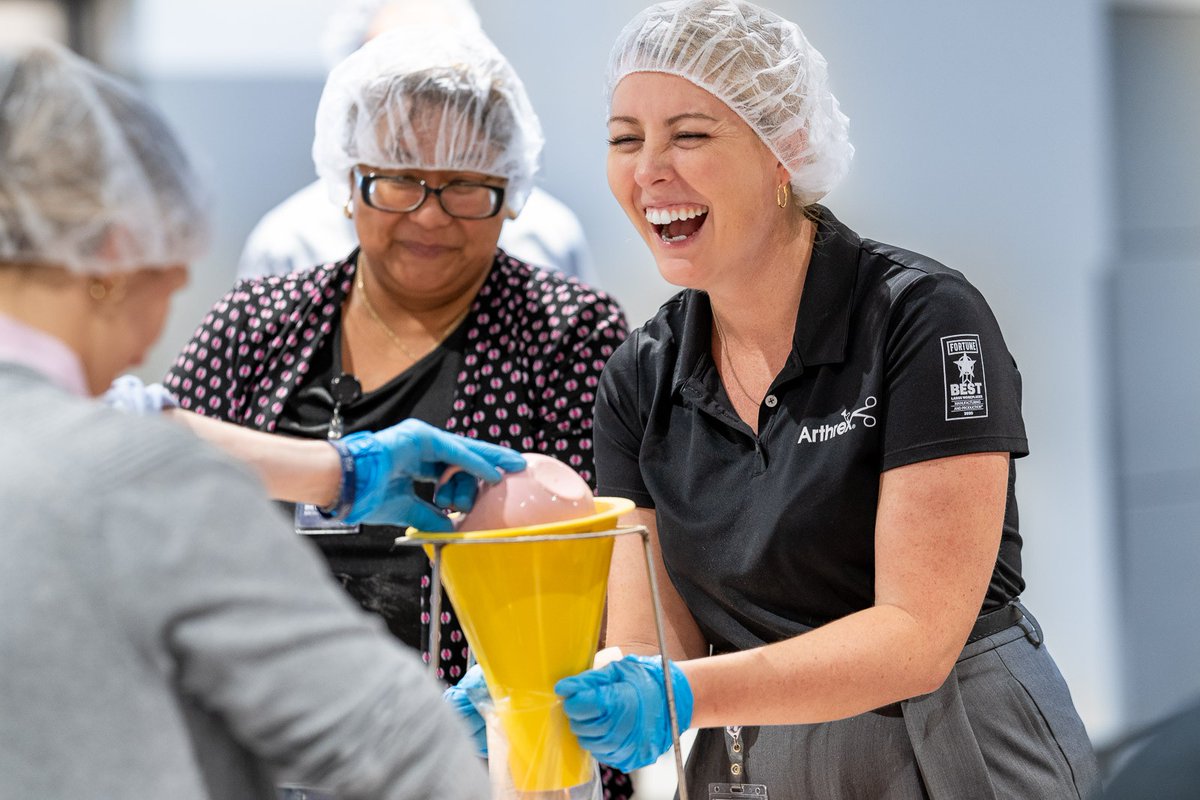 Arthrex's tweet photo. Thank you to the employees who participated in our #Arthrex Employee Volunteer Day event! In partnership with @mealsofhope, we came together to pack 36,000 meals for local families struggling with food insecurity.
#ArthrexProud #ArthrexInTheCommunity #MakingPeopleBetter https://t.co/7xZnQvnOPg