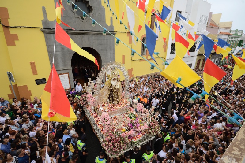 LpaVisit's tweet image. La Isleta vive hoy su día grande con las celebraciones del Día de la Virgen del Carmen, patrona de las mujeres y hombres del mar 🌊🚤