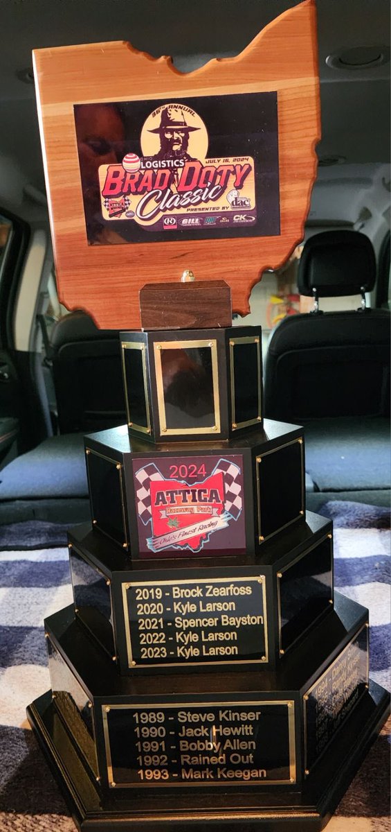 The <a href="/WorldofOutlaws/">World of Outlaws</a> Ohio Logistics #bdc presented by dac®️ Pet Products <a href="/atticaracewyprk/">Attica Raceway Park</a> winners <a href="/BallisticLids/">BALLISTIC DESIGNS</a> painted helmet &amp; trophy will be on display tonight at the WoO merch trailer. Stop by &amp; see <a href="/Livinglikeoutl1/">Livinglikeoutlaws</a> &amp; take a look at them.