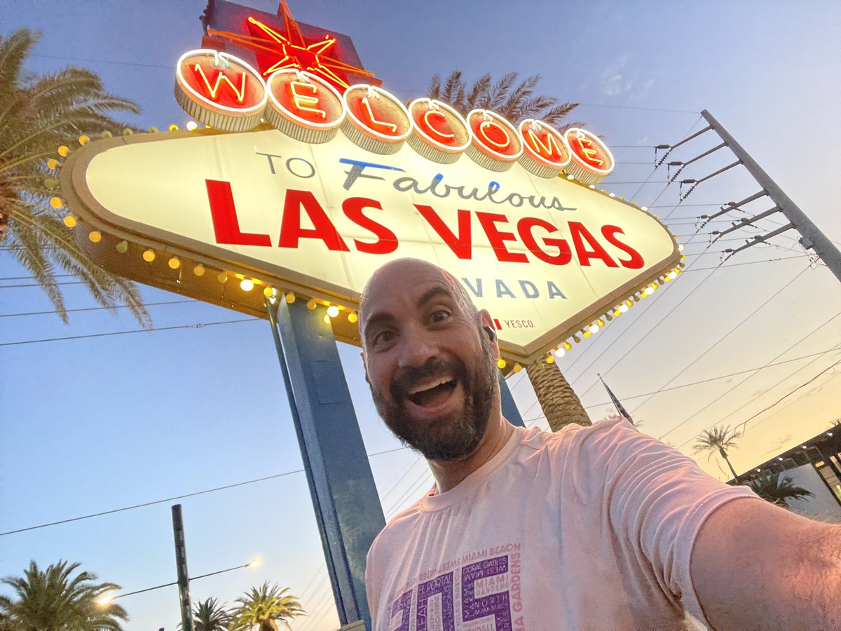MichaelSakowicz's tweet photo. Pro tip @csteachersorg attendees! If you get up at 430, it’s only 82f, you can get that quick 10k in, AND see the welcome to Vegas sign! #RunnerGoals @MiamiCsta @codeartorg @MDCPS @MDCPSSTEAM @IprepNorth https://t.co/k0vK1LvYsK